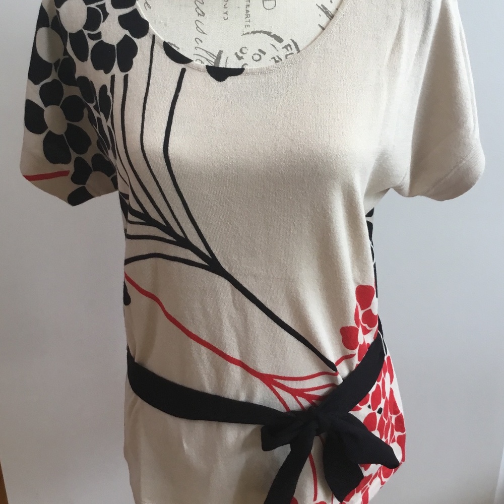 New York and Company floral sweater/top